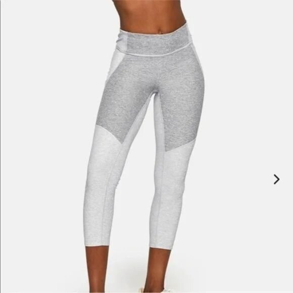 Outdoor Voices Warm Up Two Toned Gray Heathered 3/4 Cropped Leggings Medium - Picture 1 of 6